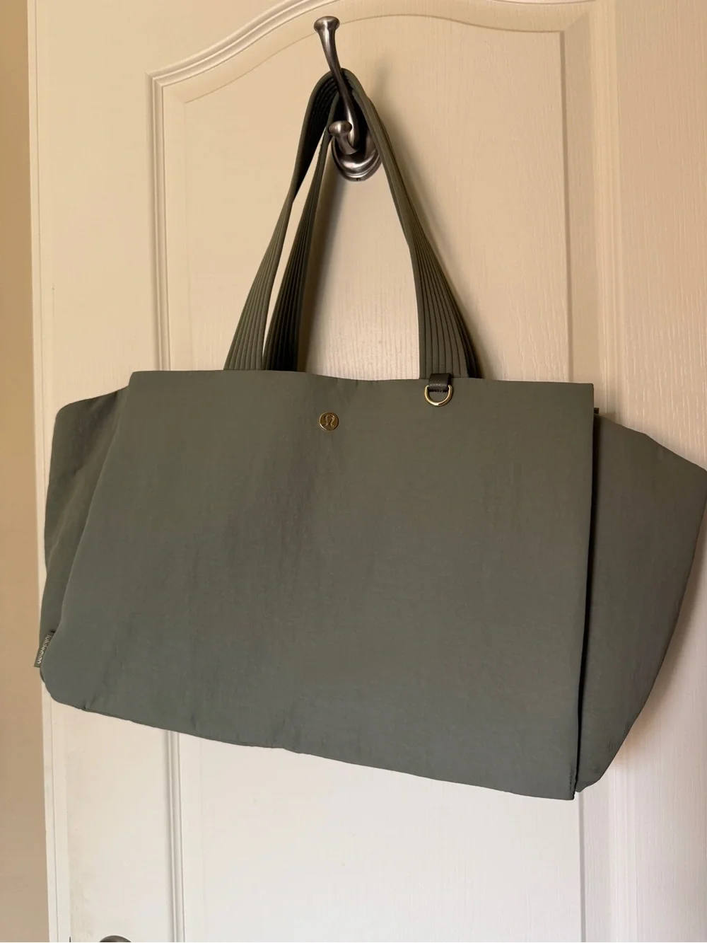 lululemon athletica Tripe Compartment Tote 18L Bay Leaf